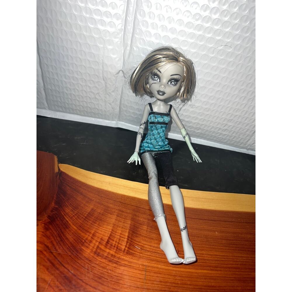 Monster High Skull Shores Black and White Frankie Stein Doll